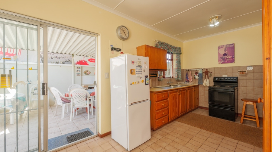 5 Bedroom Property for Sale in Struisbaai Western Cape